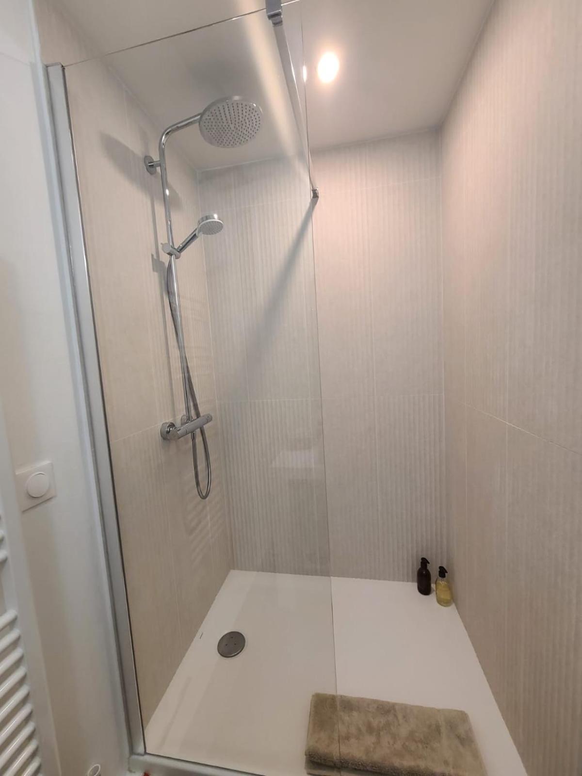 Superbe Appartement Familial En Coeur De Ville - Parking - Petit Dej Sur Demande La Ciotat Luaran gambar